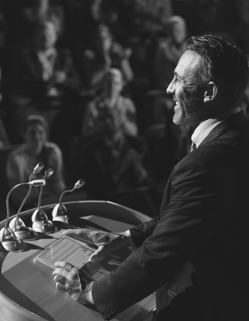 Lider podczas wystąpienia publicznego