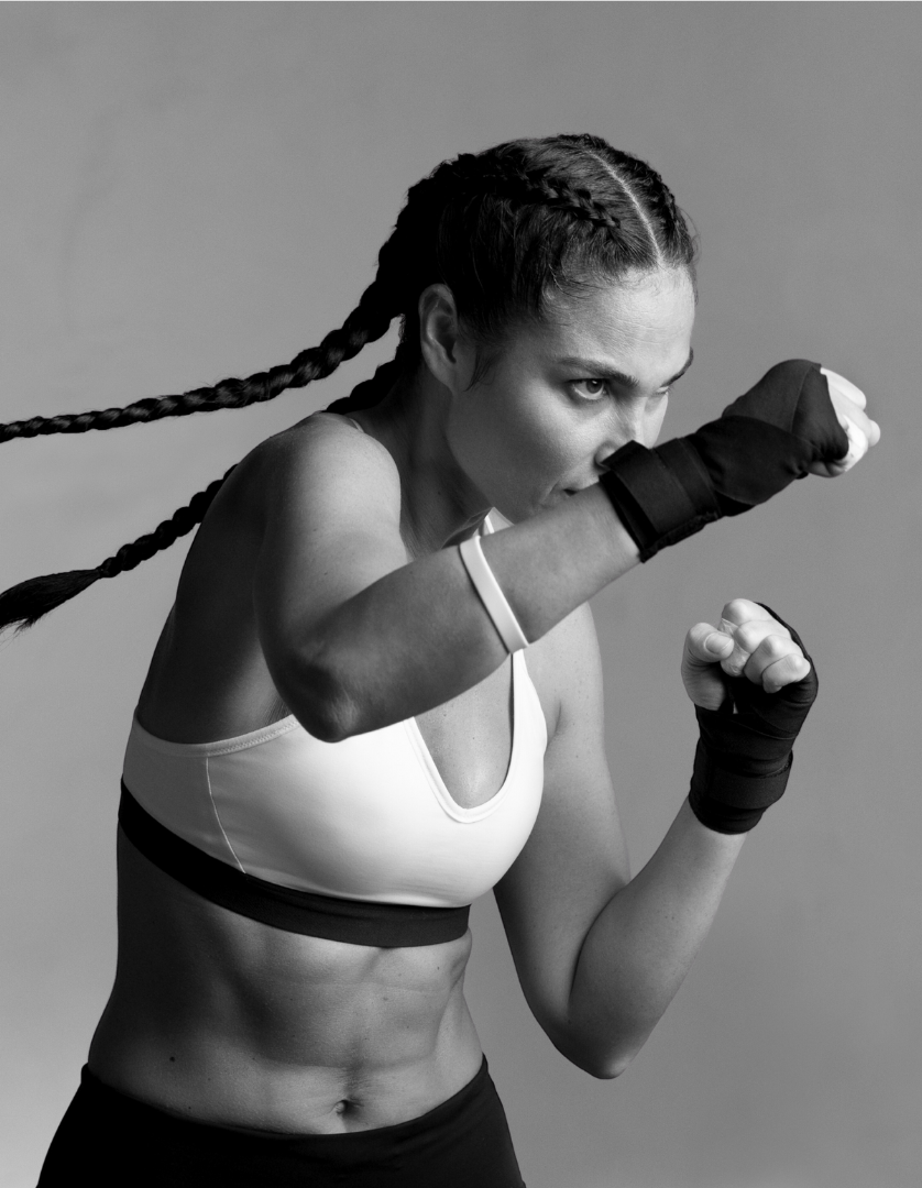 Kobieta w trakcie treningu mentalnego i psychicznego przygotowania